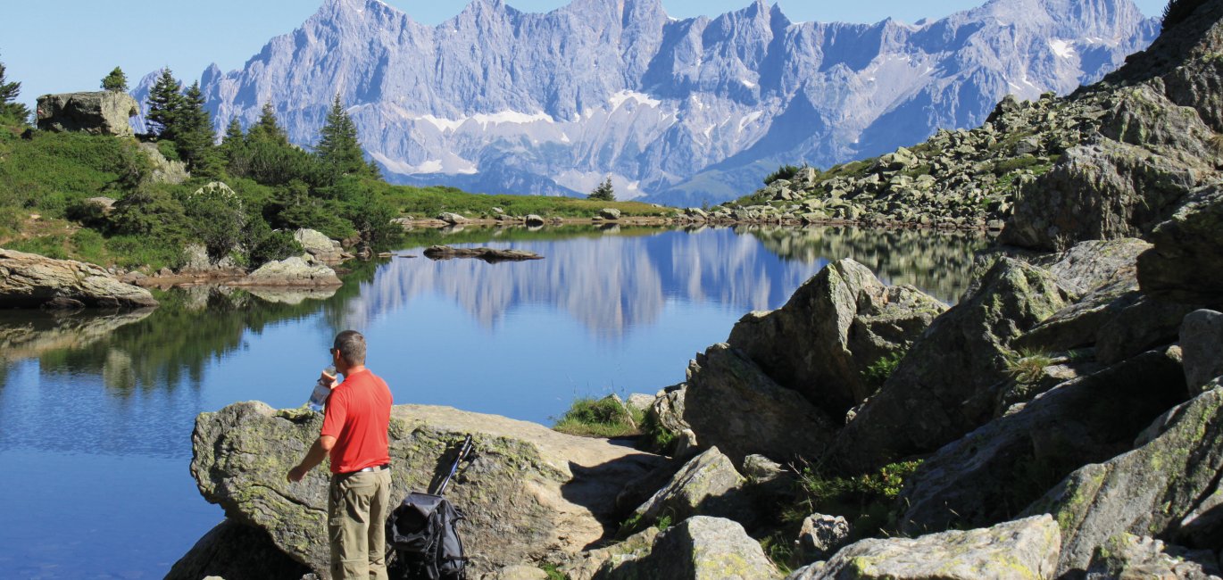 Dachstein und Spiegelsee © hofi777-stock.adobe.com