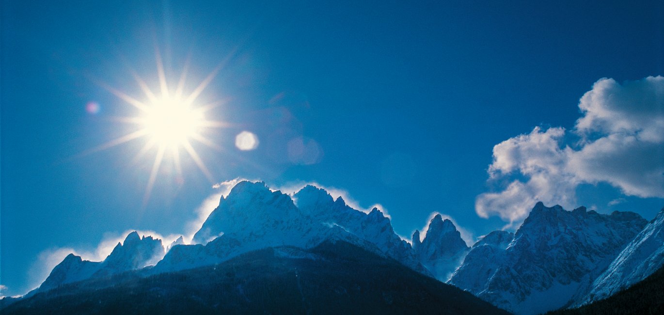 Wintersonne über den Gipfel der Sextner Dolomiten © SMG/C. Tschurtschenthaler