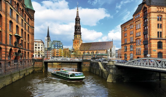 Hamburger Speicherstadt mit Katharinenkirche © kameraauge-fotolia.com