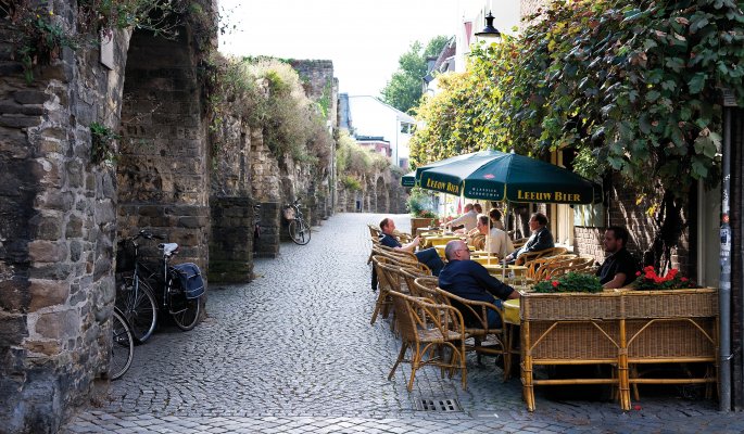Straßencafé in Maastricht © Jonathan Vos