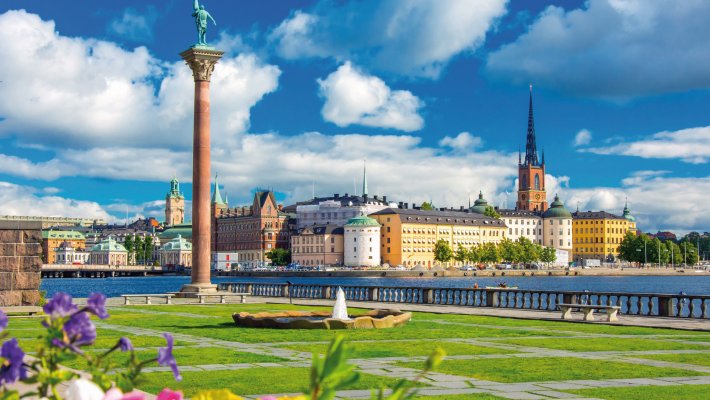 Blick auf Riddarholmen mit Säule und Kirche, Stockholm © Alexi TAUZIN-stock.adobe.com